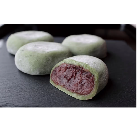 Mochi Green tea with red bean paste  草餅小豆入り